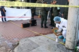 personas y policias