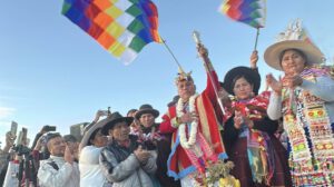 Leonardo Loza, recibió el bastón de mando en una marcada ceremonia ancestral este domingo