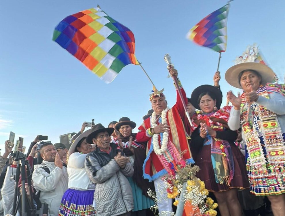 Leonardo Loza, recibió el bastón de mando en una marcada ceremonia ancestral este domingo
