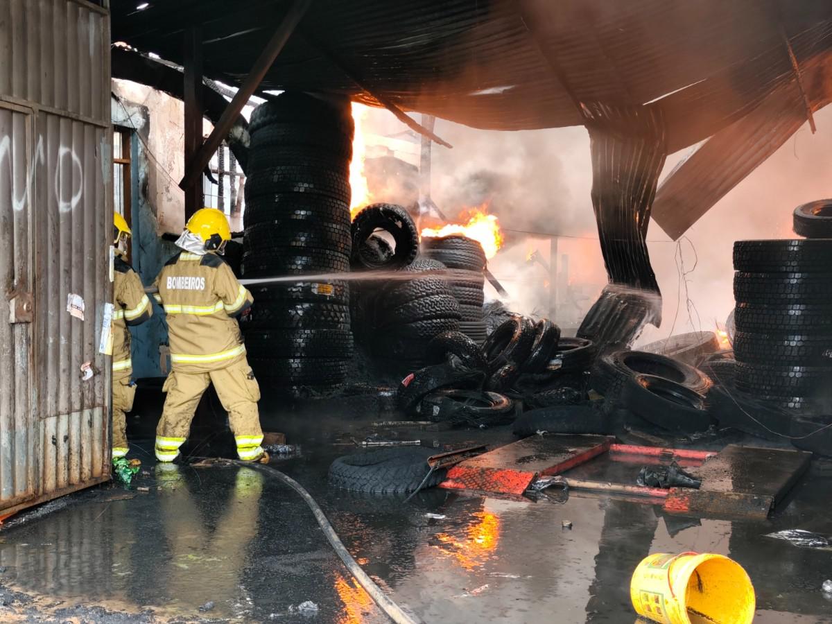 Se recibió el apoyo de bomberos de la ciudad, del Brasil, NAABOL y vecinos del lugar