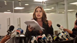 La diputada Rocha en conferencia de prensa