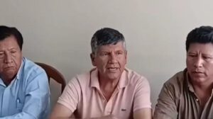 La dirigencia del Transporte Federado de Cochabamba en conferencia de prensa