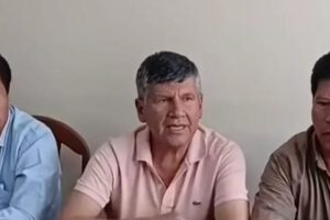 La dirigencia del Transporte Federado de Cochabamba en conferencia de prensa