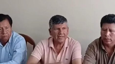 La dirigencia del Transporte Federado de Cochabamba en conferencia de prensa