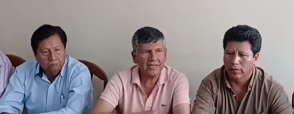 La dirigencia del Transporte Federado de Cochabamba en conferencia de prensa