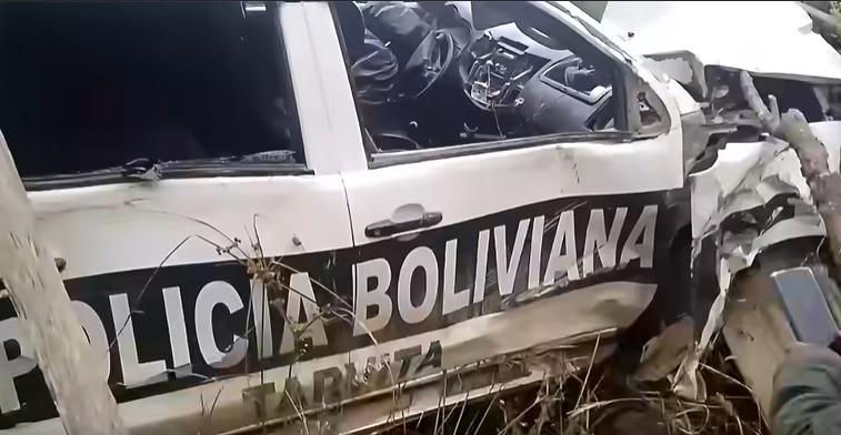 El motorizado policial embarrancado