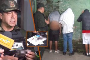 un policia y tres personas
