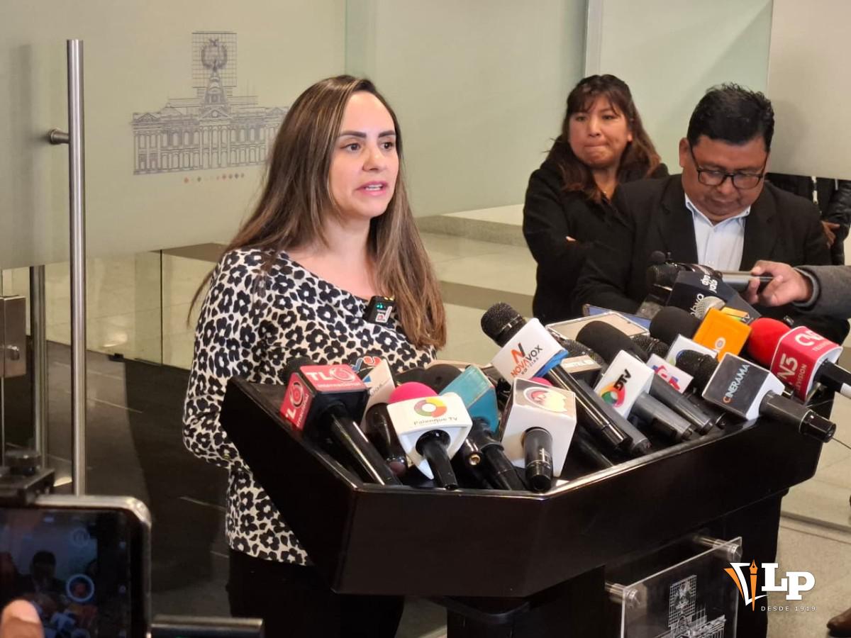 La diputada Herbas en conferencia de prensa