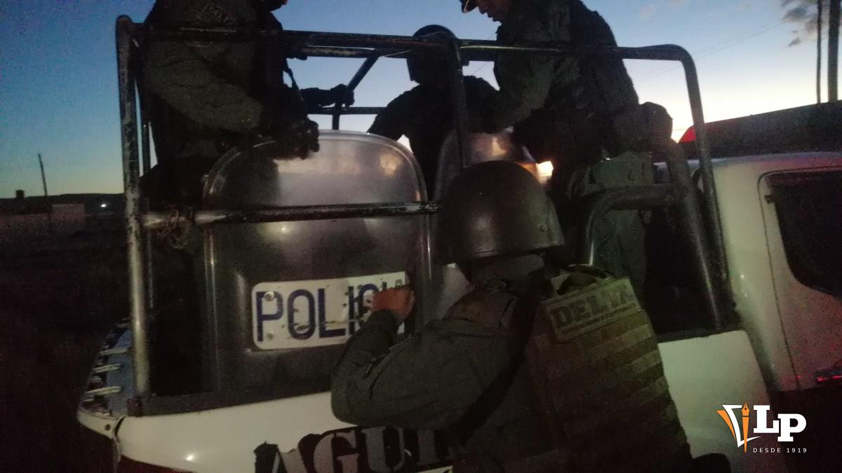 Imagen del traslado de la personas arrestadas
