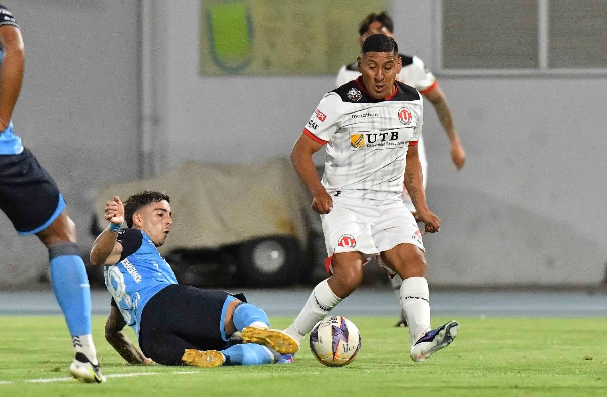 División Profesional, FC Universitario vs. Blooming, Estadio Félix Capriles de Cochabamba