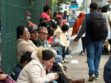 Varios pacientes realizaron filas para agarrar una ficha para la atención