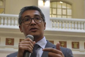 El ministro de Economía y Finanzas Públicas, José Gabriel Espinoza