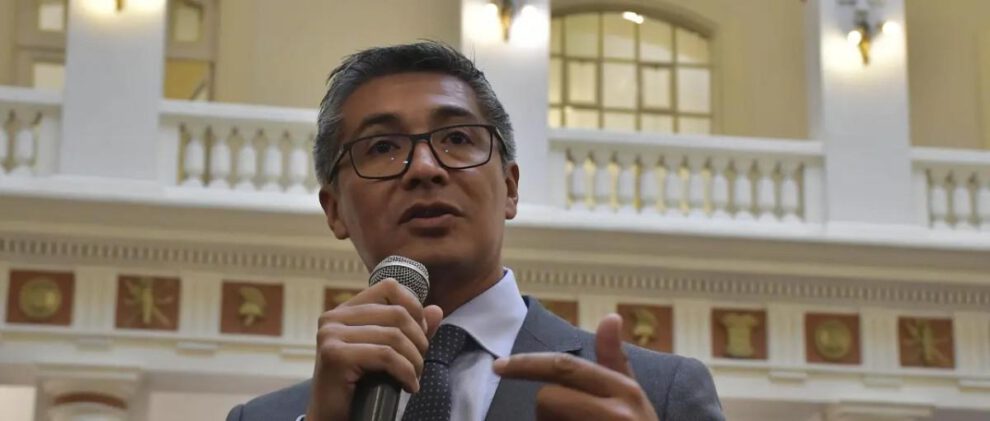 El ministro de Economía y Finanzas Públicas, José Gabriel Espinoza