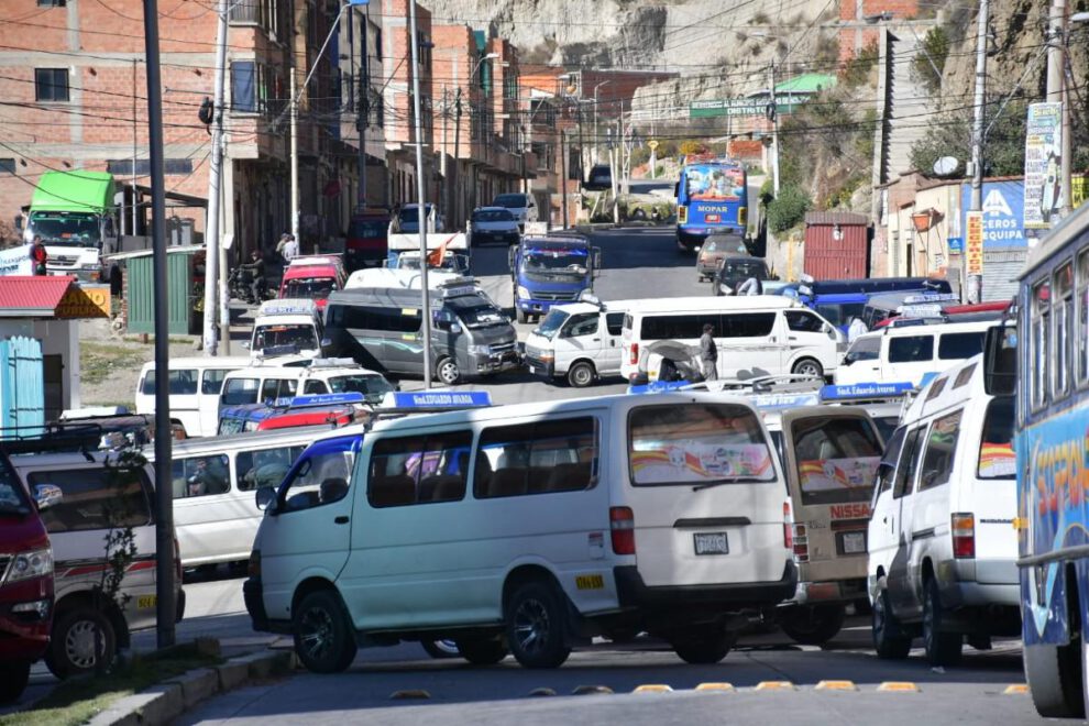 En diferentes ciudades del país se llevó a cabo el bloqueo de transporte