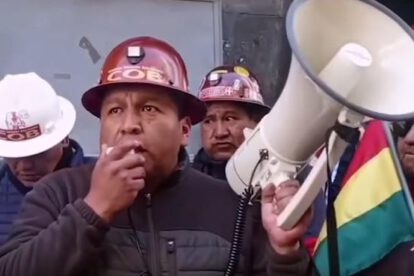 El secretario ejecutivo de la COB, Mario Argollo hoy durante el bloqueo
