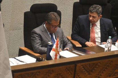 El ministro Marco Antonio Oviedo en la Asamblea Legislativa.