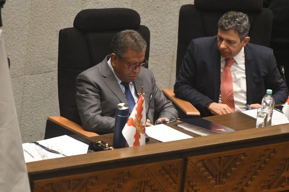 El ministro Marco Antonio Oviedo en la Asamblea Legislativa.