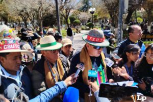 dirigentes campesinos de Oruro