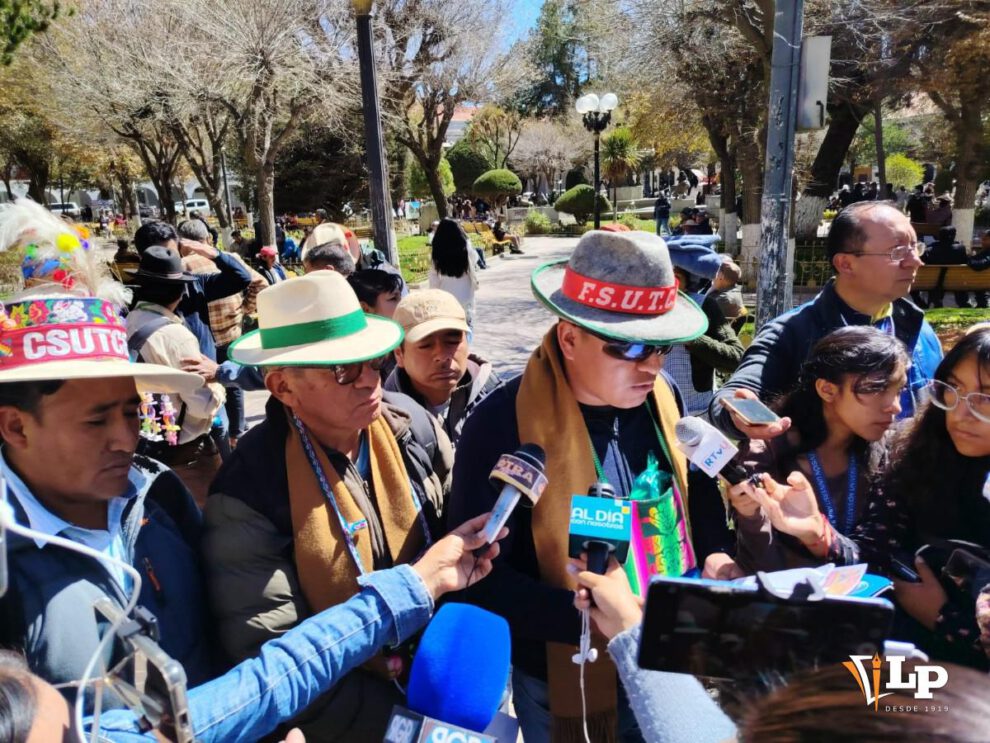 dirigentes campesinos de Oruro