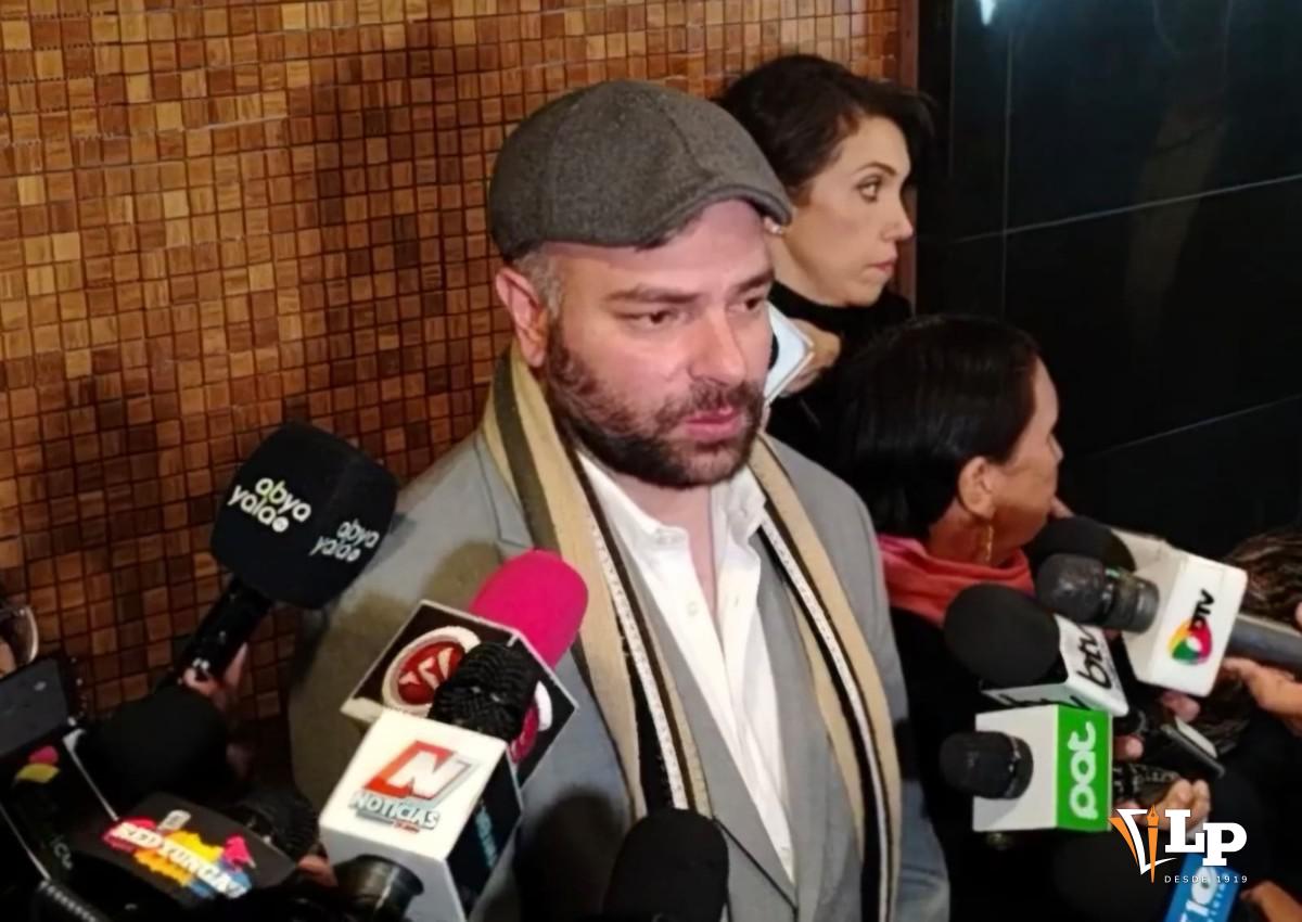 El senador Ormachea en conferencia de prensa