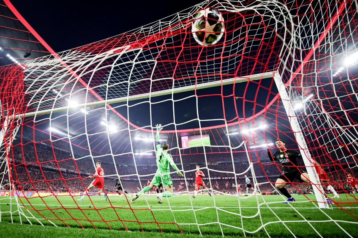 El portero alemán Manuel Neuer no puede evitar el 0-1 durante el partido de vuelta de semfinales de la UEFA Champions League