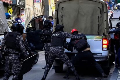 El arresto de algunos miembros de la COB en inmediaciones del Ministerio de Trabajo
