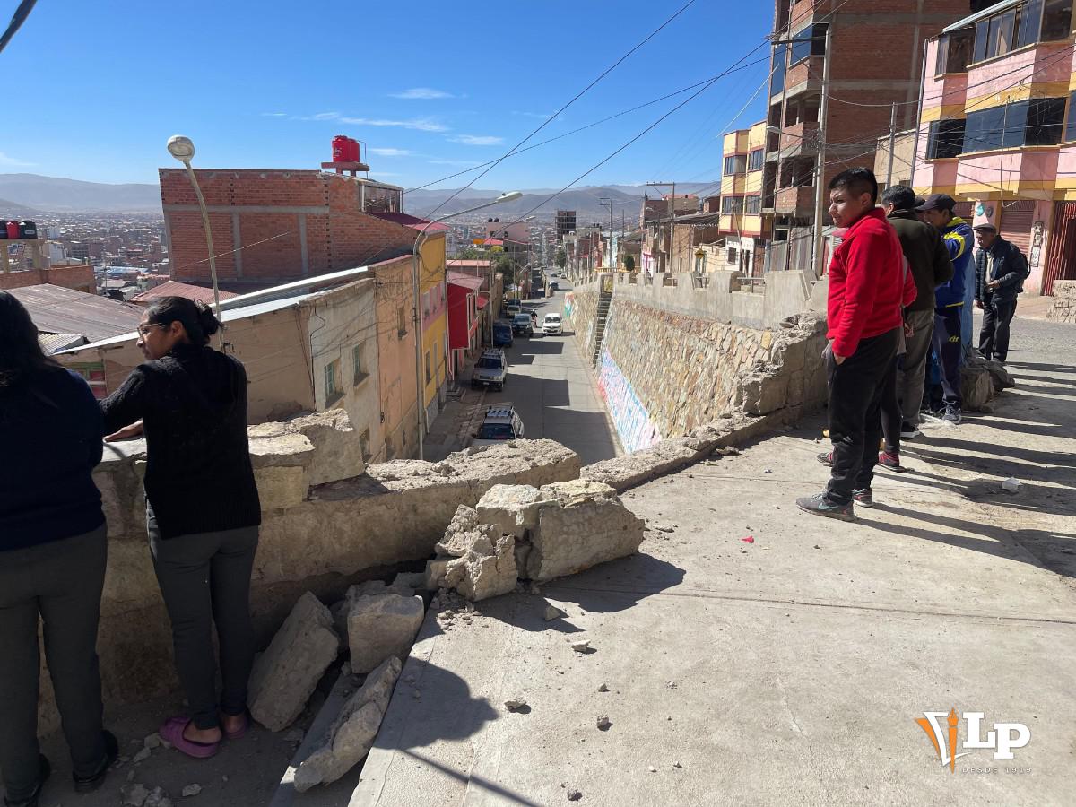 Imagen de los vecinos tras el accidente