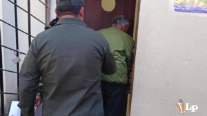 Imagen del acusado ingresando a celdas policiales