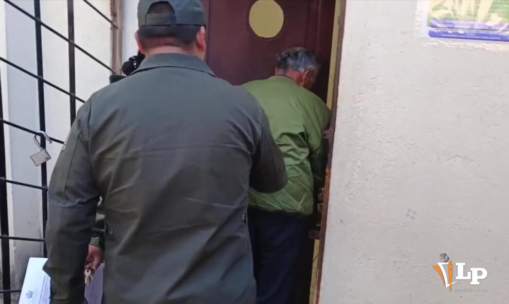 Imagen del acusado ingresando a celdas policiales