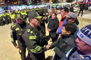 Imagen de la labor efectuada entre vecinos y la policía departamento