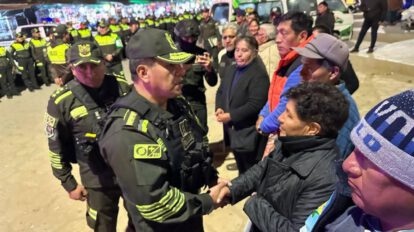 Imagen de la labor efectuada entre vecinos y la policía departamento