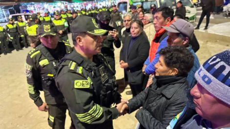 Imagen de la labor efectuada entre vecinos y la policía departamento
