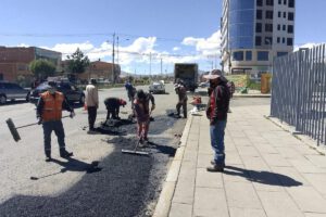 El Alto inicio el programa de bacheo masivo en las principales vías de la ciudad