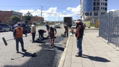 El Alto inicio el programa de bacheo masivo en las principales vías de la ciudad