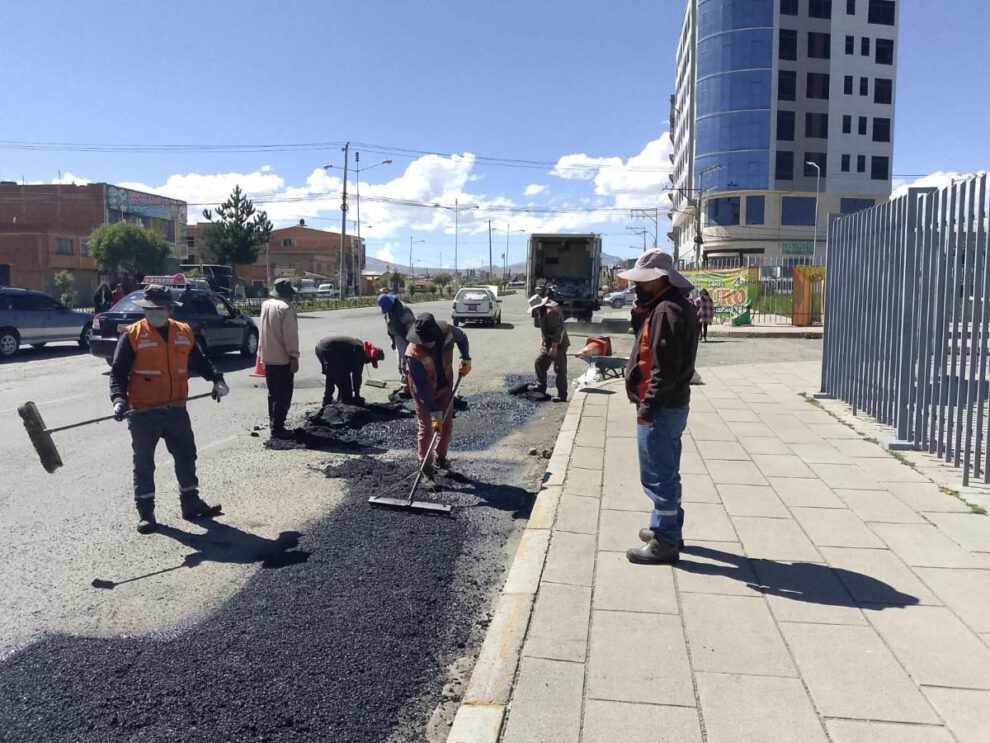 El Alto inicio el programa de bacheo masivo en las principales vías de la ciudad