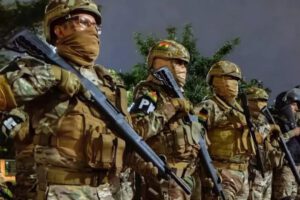 Los militares formaron en el Parque Urbano de Santa Cruz