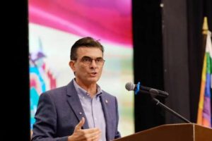 El presidente Rodrigo Paz en la Cumbre Nacional de este sábado en Cochabamba