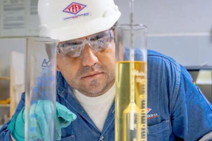 YPFB ratifica la calidad de la gasolina y propone trabajo conjunto con la UMSA