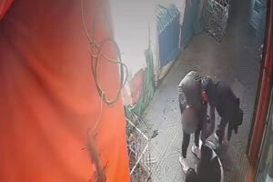 Dos delincuentes atracaron a una librecambista el viernes
