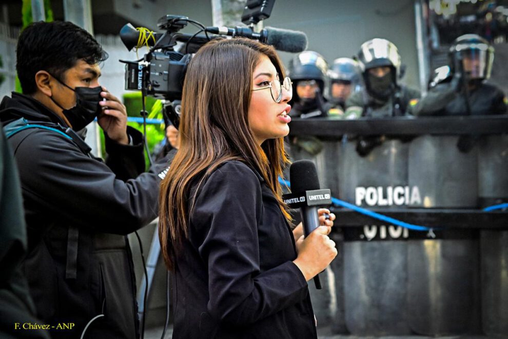En una imagen de archivo, un  equipo de prensa