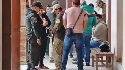 Los efectivos policiales realizan las investigaciones pertinentes