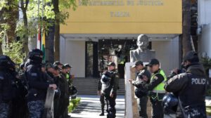 Integrantes de la Policía de Bolivia
