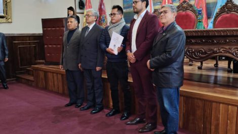 entrega proyecto de ley bicentenario de Oruro
