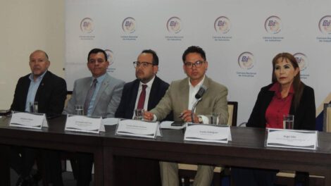 La conferencia contempló la presentación de las consecuencias económicas