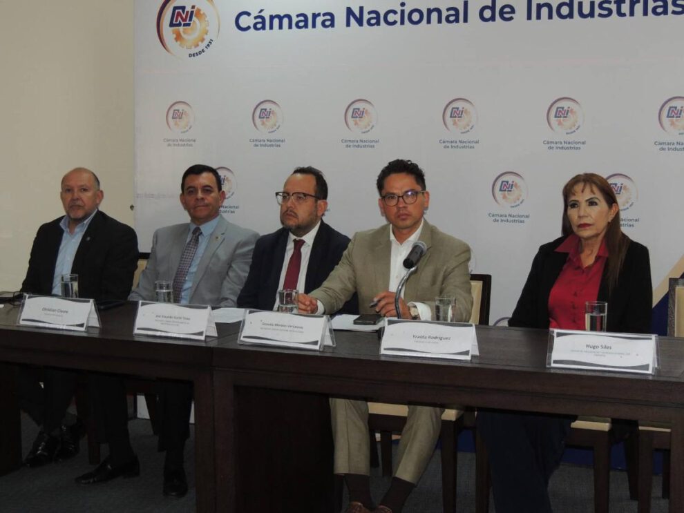 La conferencia contempló la presentación de las consecuencias económicas