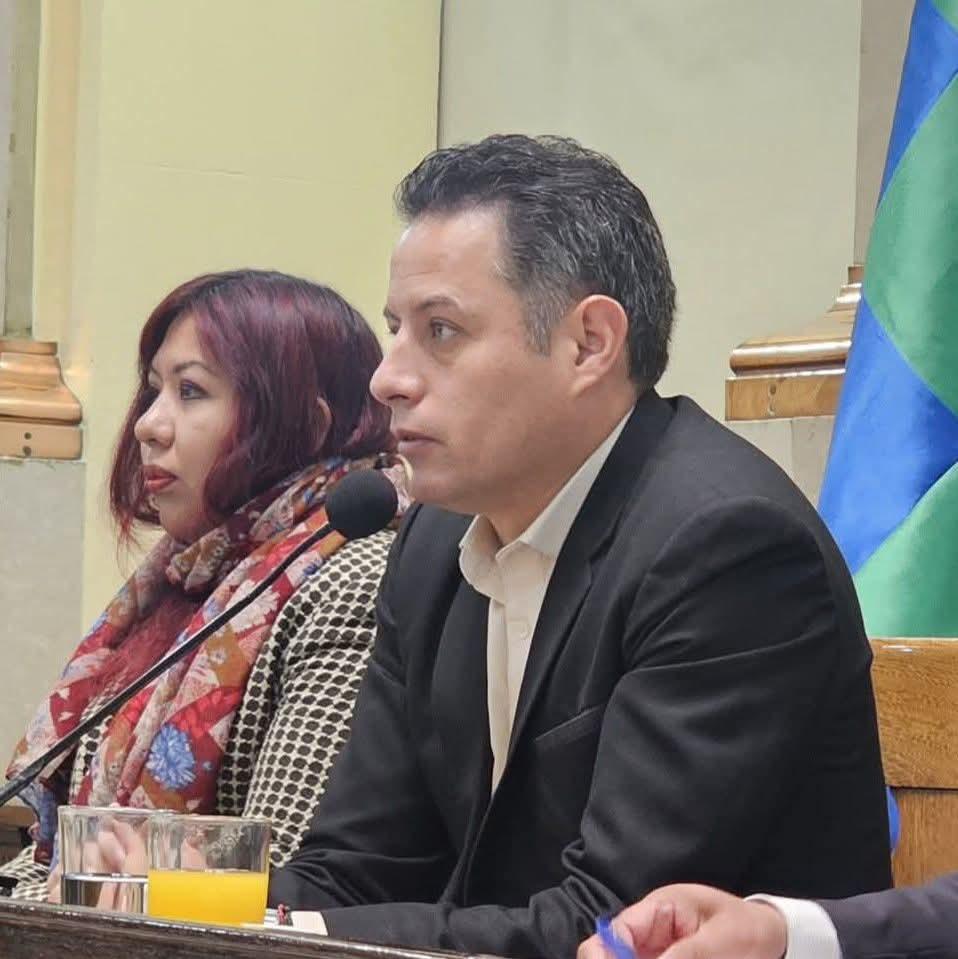 El vicepresidente Edmand Lara en una conferencia de prensa