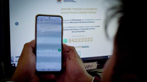 Ciudadano registra el número 64222222 para denunciar daños en carreteras.