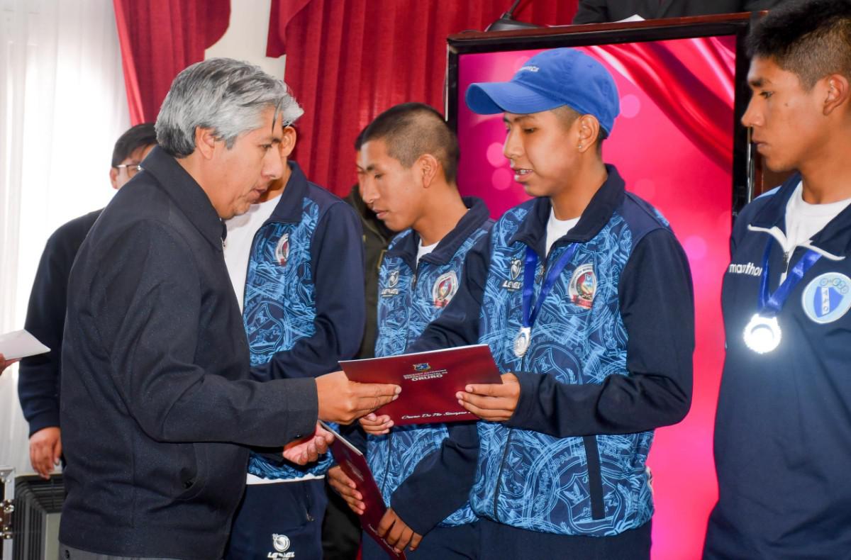 Reconocimiento a la selección de Oruro de futsal Sub-17, Gobernación de Oruro entrega Distinciones, Oruro tercero en el torneo nacional de futsal