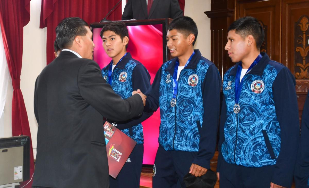 Reconocimiento a la selección de Oruro de futsal Sub-17, Gobernación de Oruro entrega Distinciones, Oruro tercero en el torneo nacional de futsal