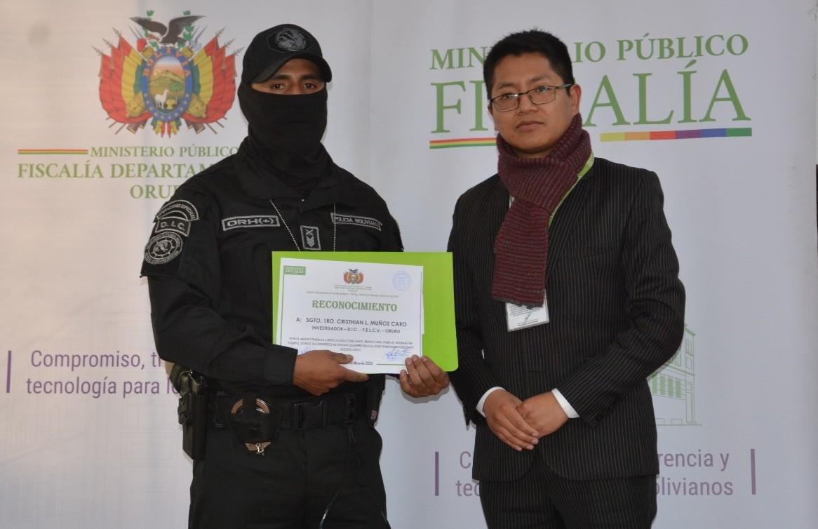 Imagen de la entrega de reconocimientos